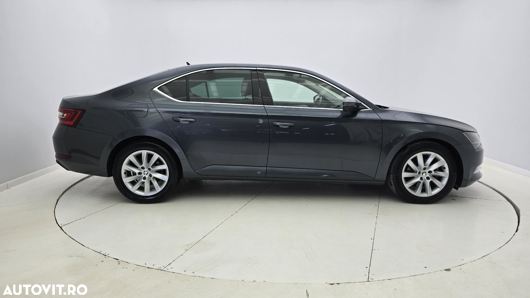 Skoda Superb 2.0 TDI DSG Ambition - 5