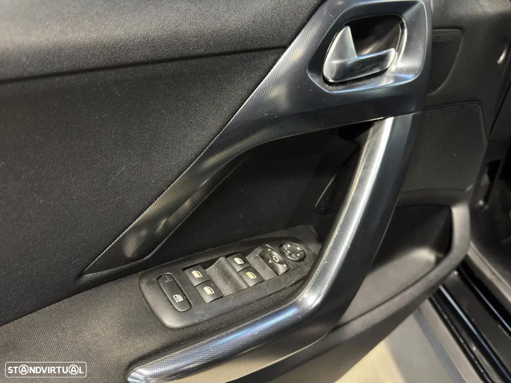Peugeot 2008 1.2 PureTech Allure - 8