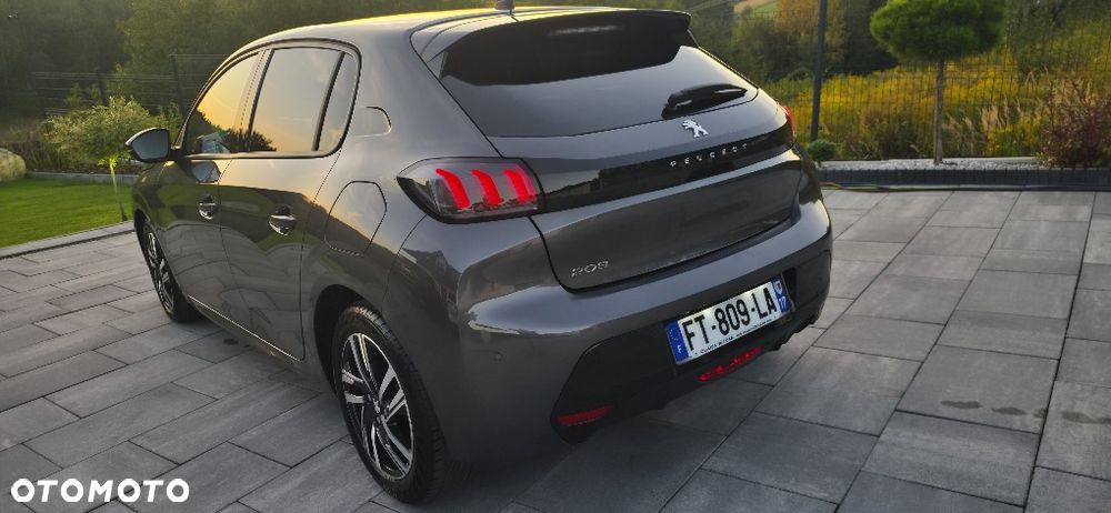 Peugeot 208 - 4