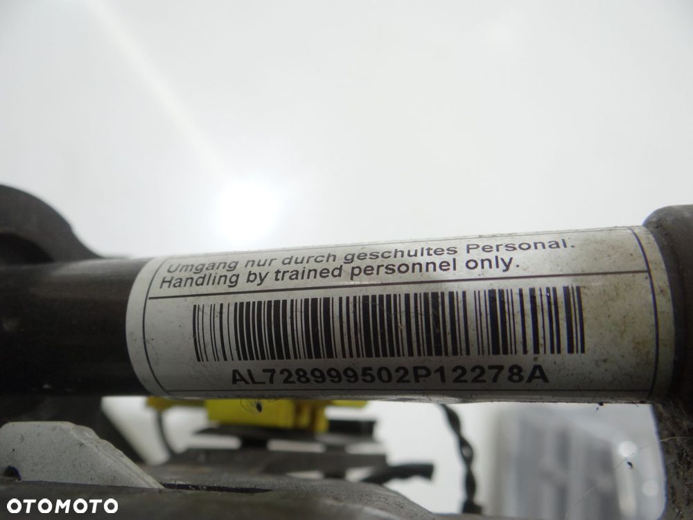 ZAWIAS NABÓJ PIROTECHNICZNY LEWY MASKI BMW E88 300 - 5