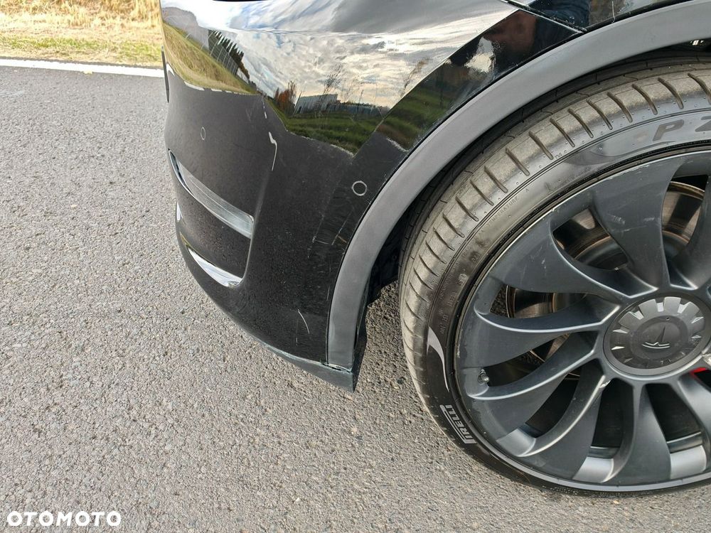 Tesla Model Y Performance Dual Motor AWD - 13