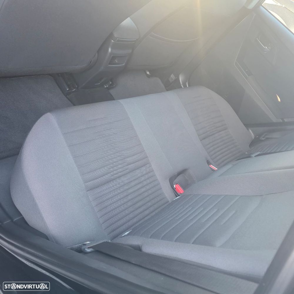 Toyota Auris 1.4 D-4D Comfort+Pack Sport - 32