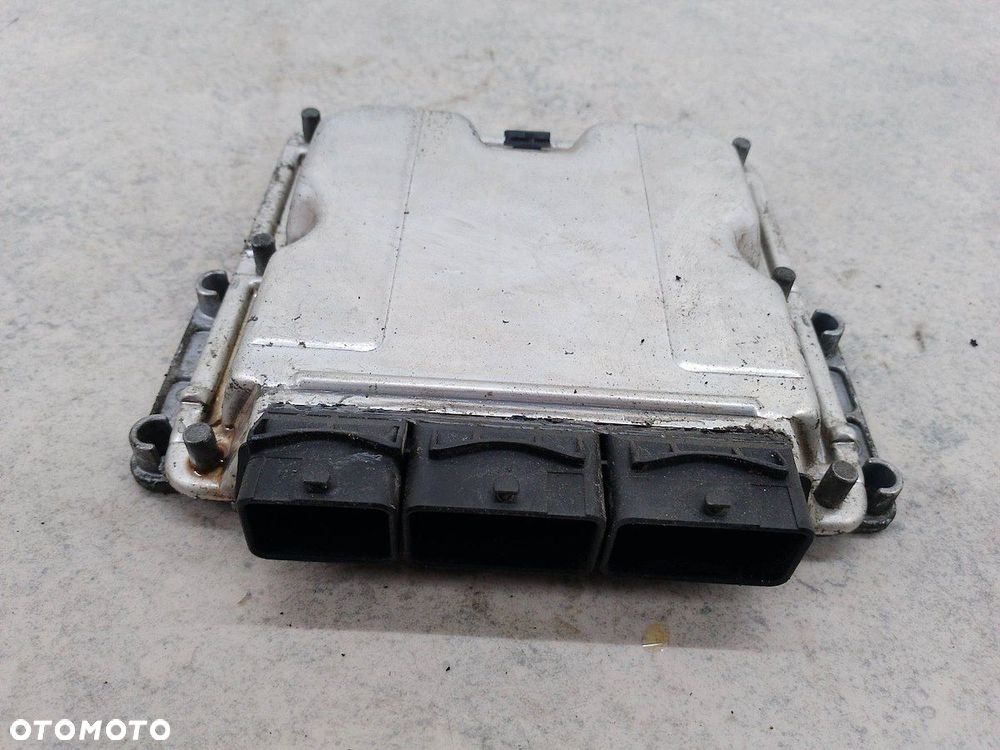 STEROWNIK RENAULT TRAFIC II 8200118526 HOM8200051608 0281010632  BOSCH 1.9 - 8