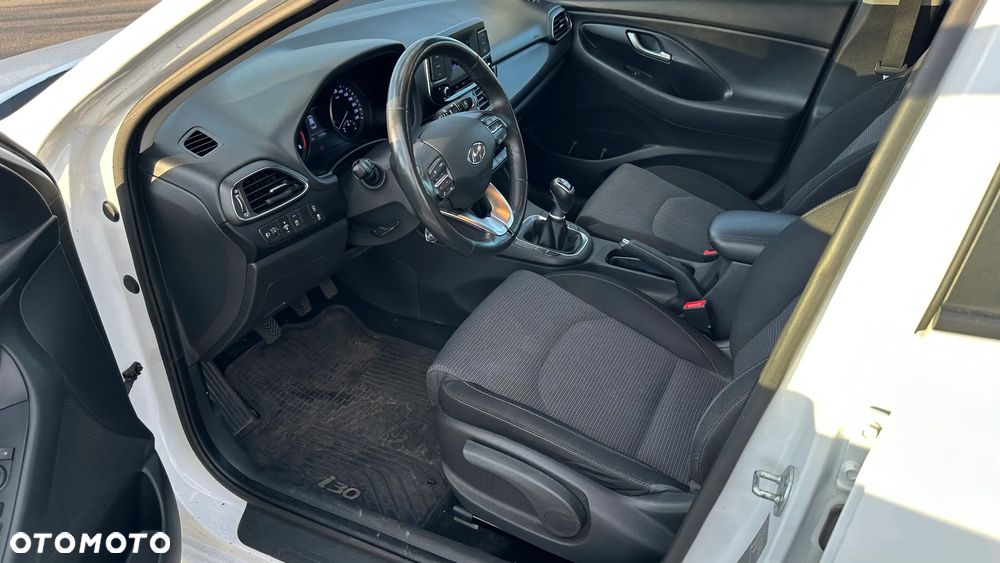 Hyundai i30 1.5 DPI Classic + - 11