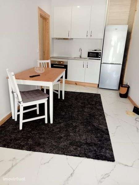 Moradia T2 com água e luz incluida, junto ao Hospital São João - Grande imagem: 4/8