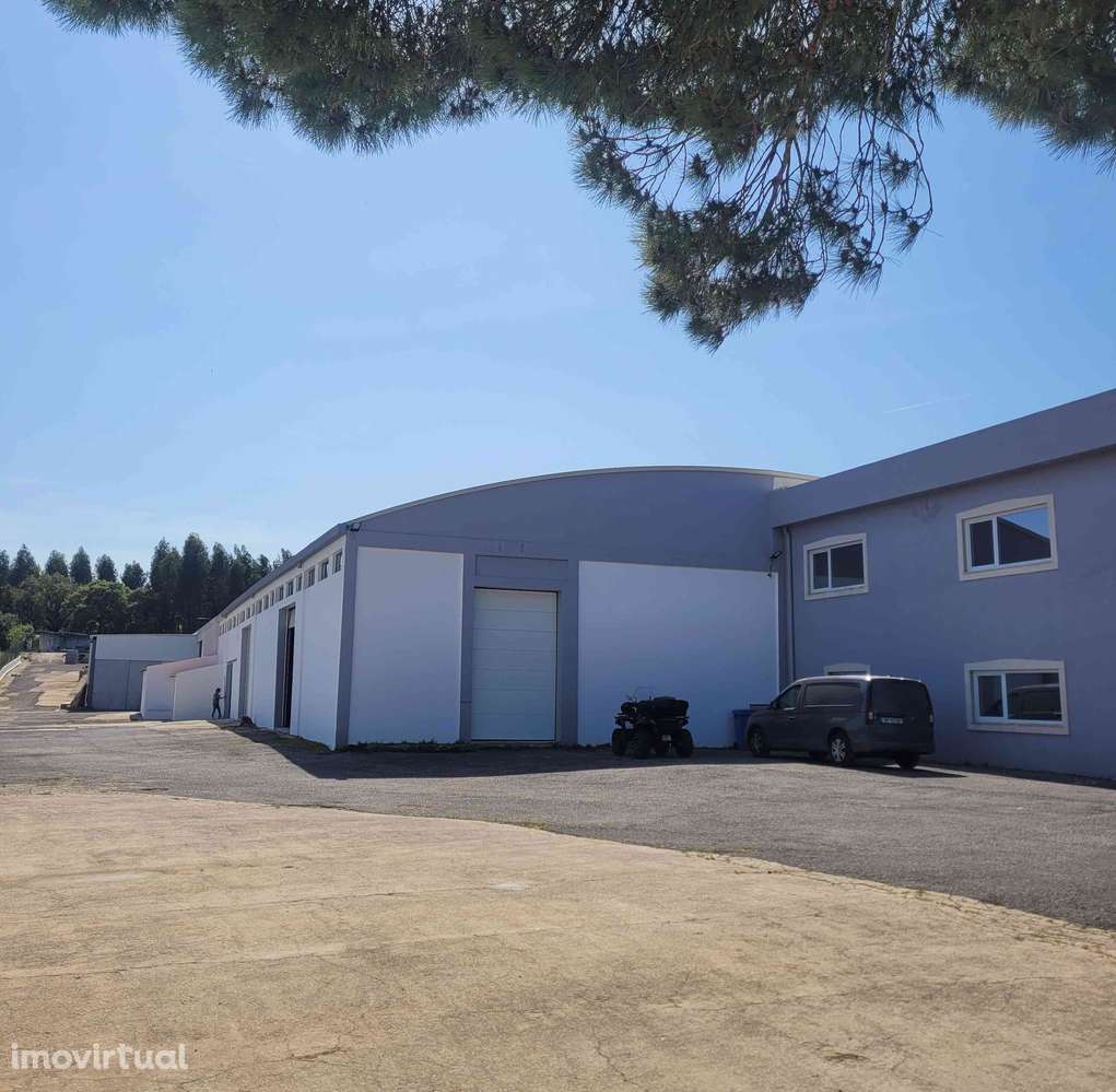 Armazém com escritórios e boas acessibilidades - Grande imagem: 3/11