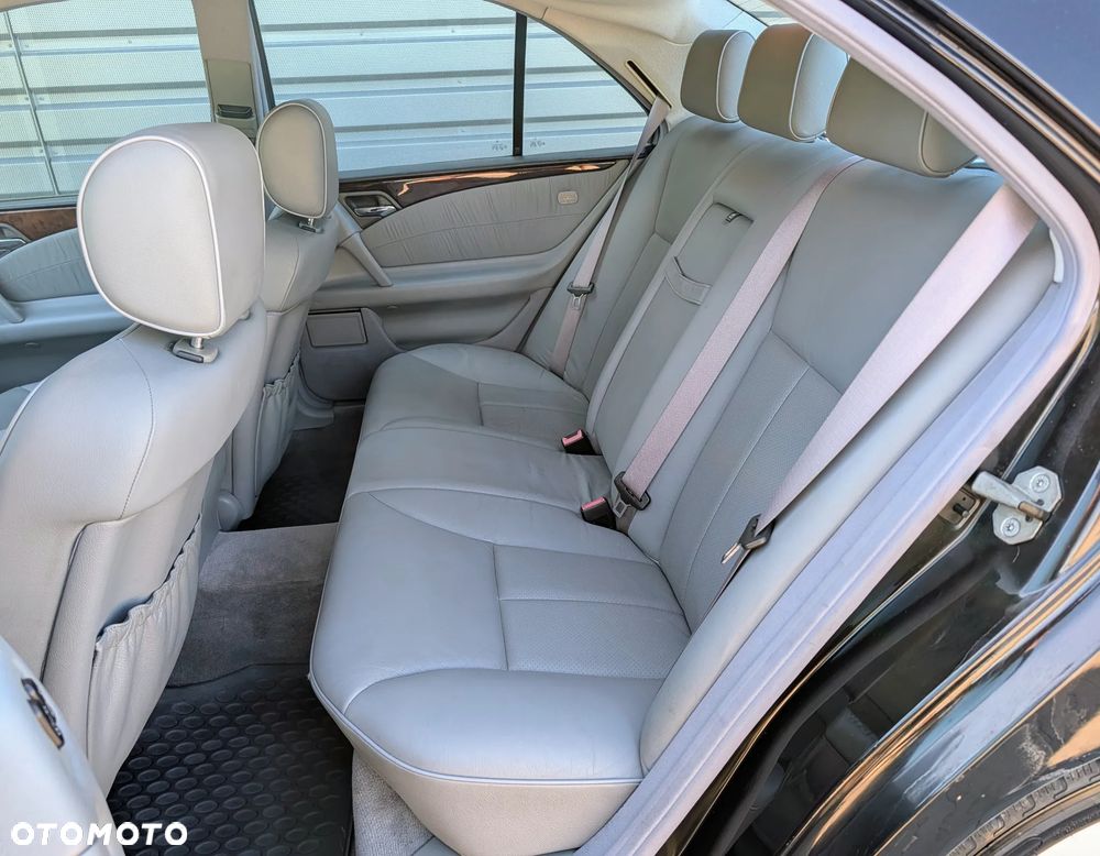 Mercedes-Benz Klasa E 320 4-Matic Elegance - 17