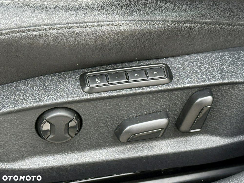 Volkswagen Golf 1.5 TSI EVO R-Line - 12