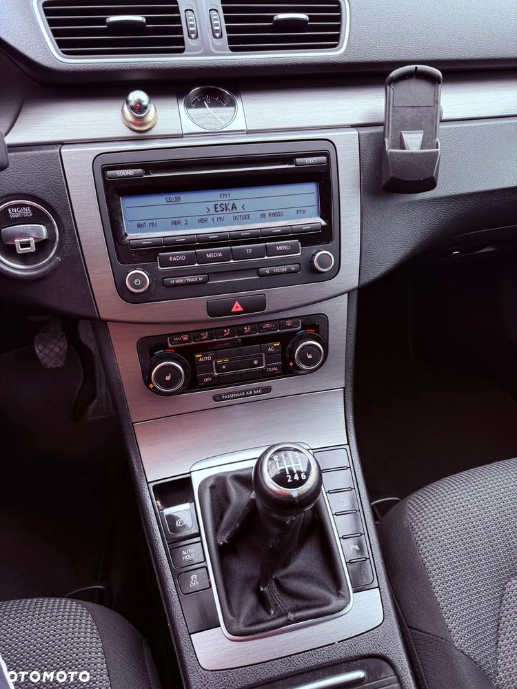 Volkswagen Passat - 12