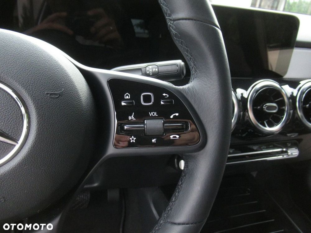 Mercedes-Benz GLB 200 7G-DCT - 12