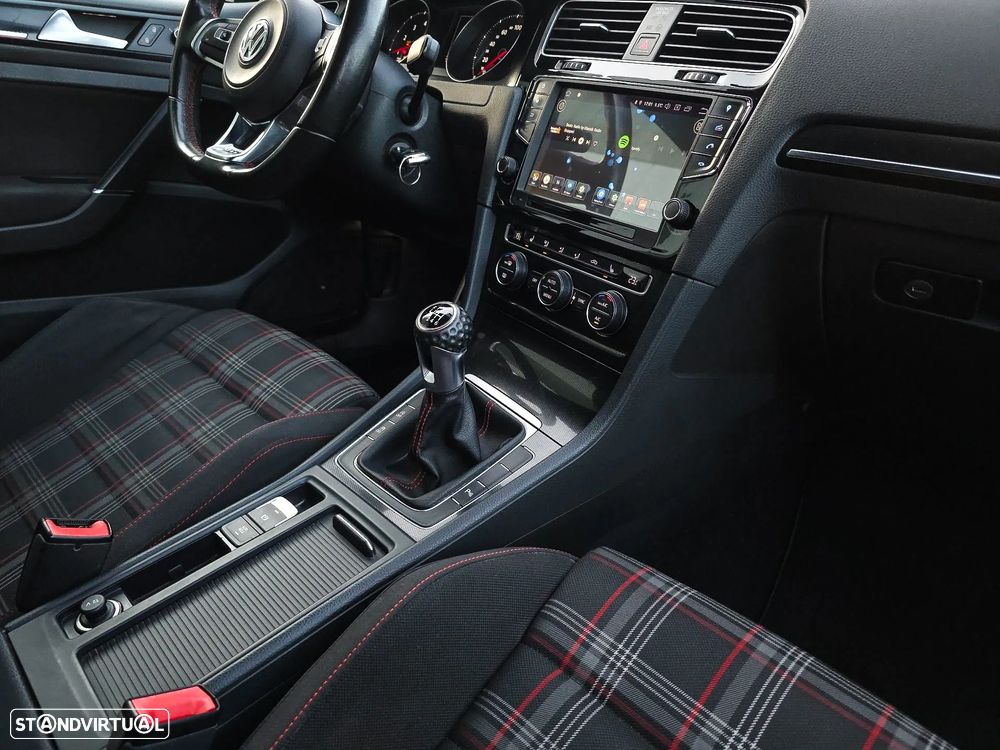 VW Golf 2.0 TSi GTi - 11