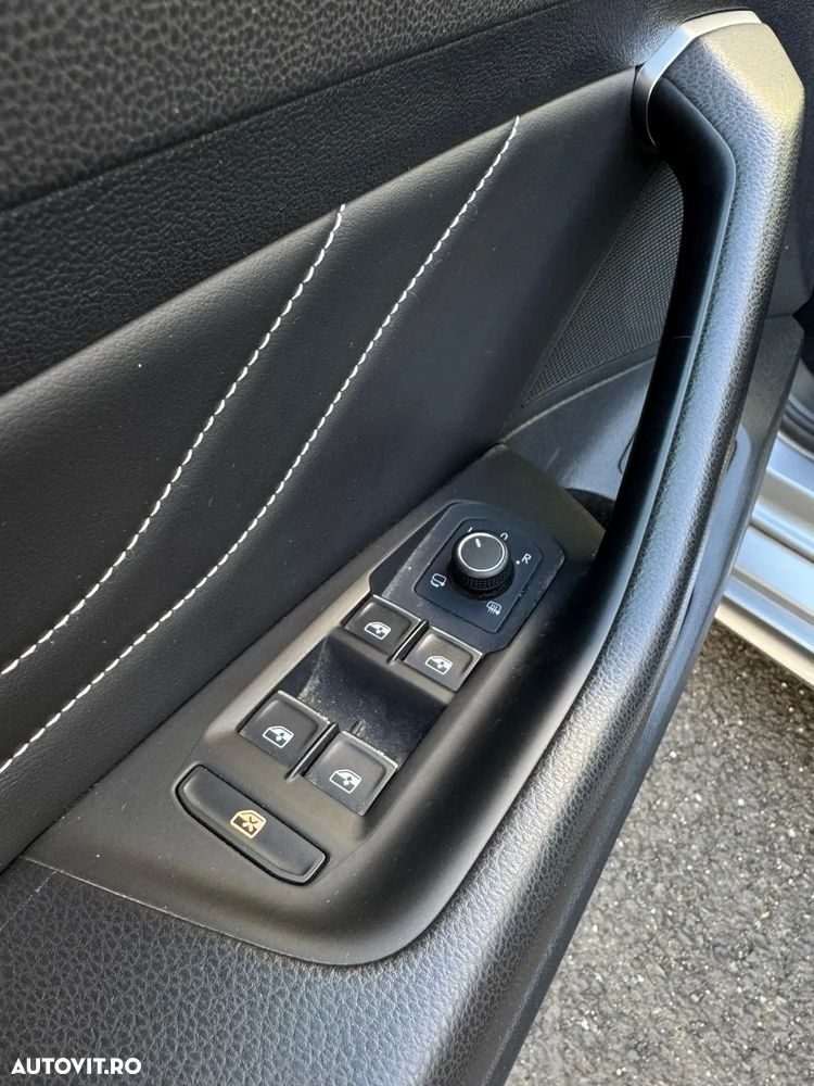 Volkswagen Passat 2.0 BiTDI DSG 4Mot Highline - 24