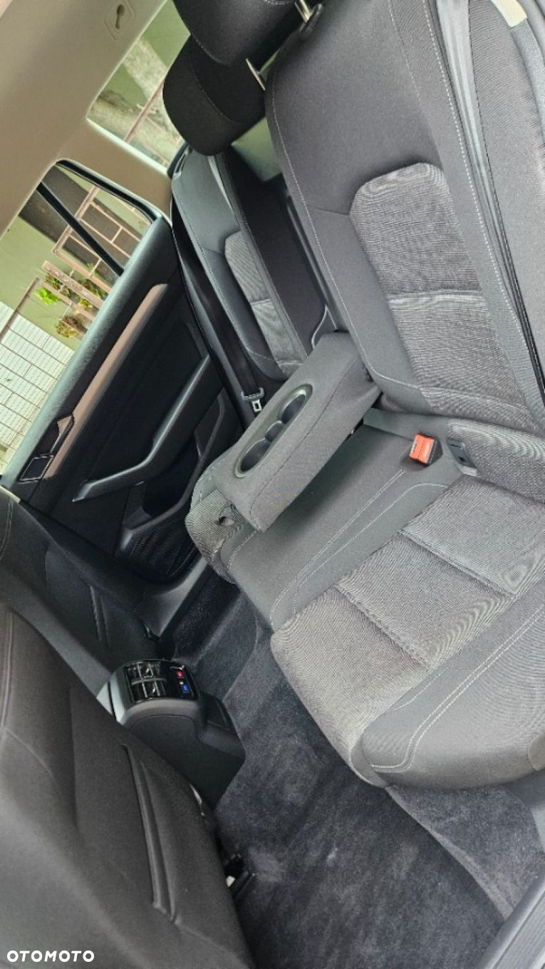 Volkswagen Passat Variant 2.0 TDI SCR DSG Elegance - 20