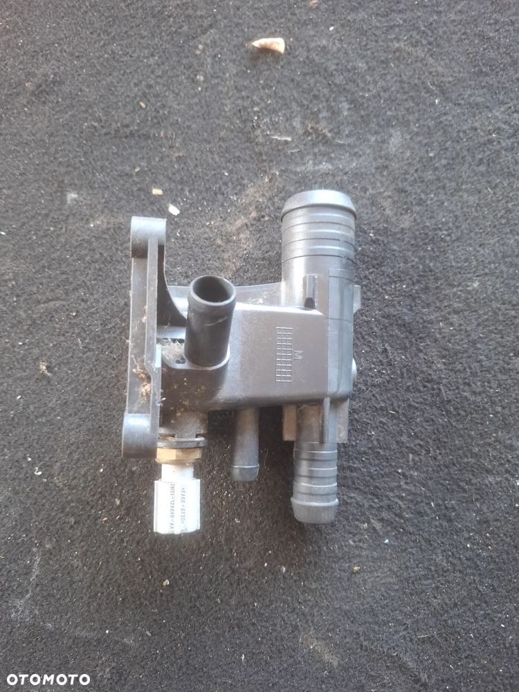 Ford Escape MK2 2,0 Króciec wody CJ5E 8K556 BB - 2