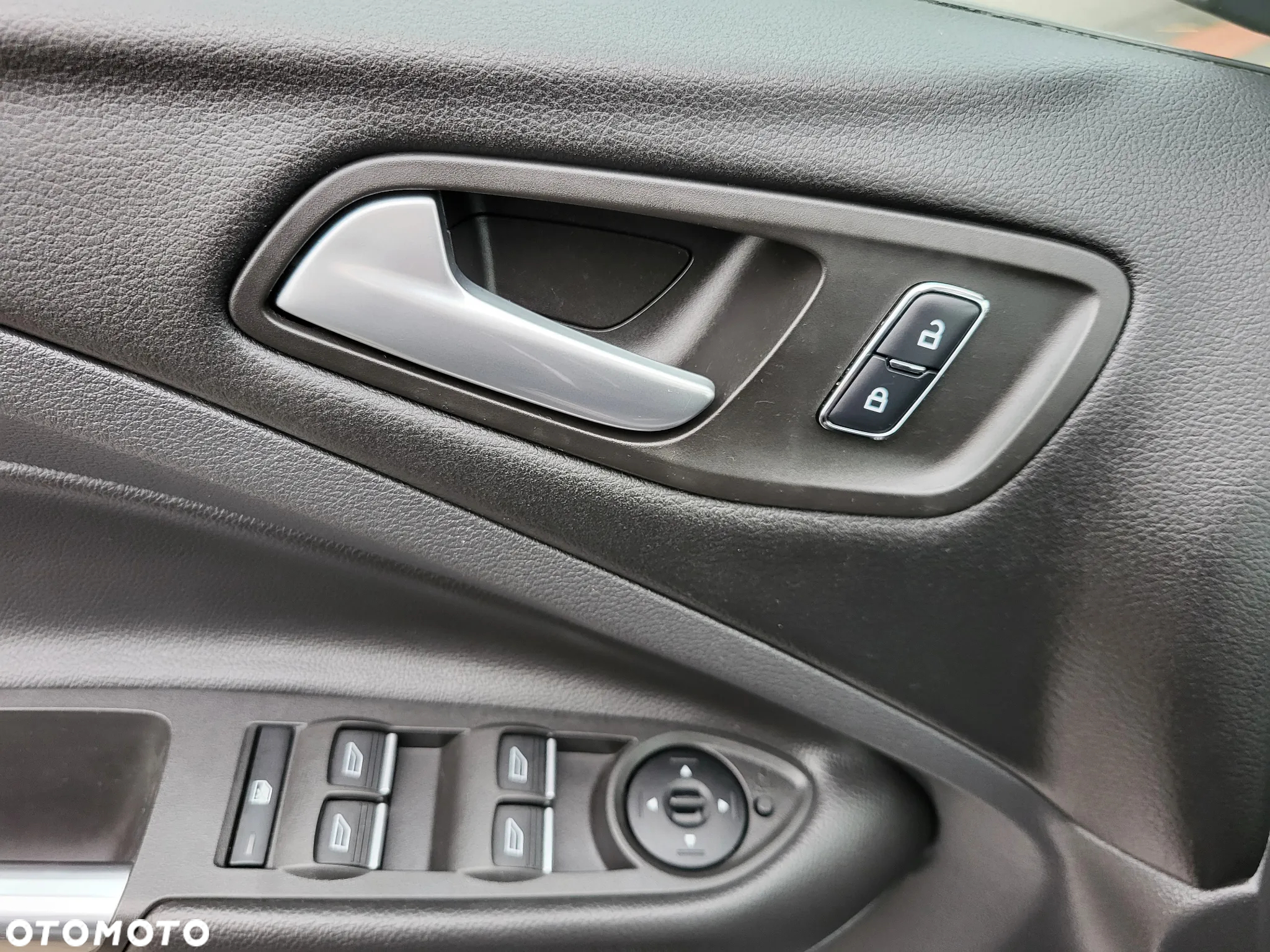 Ford Kuga 1.5 EcoBoost 4x4 Titanium - 26