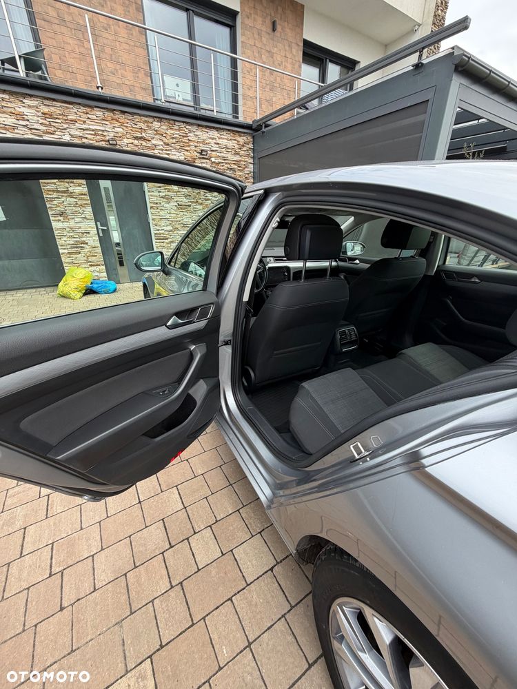 Volkswagen Passat - 21