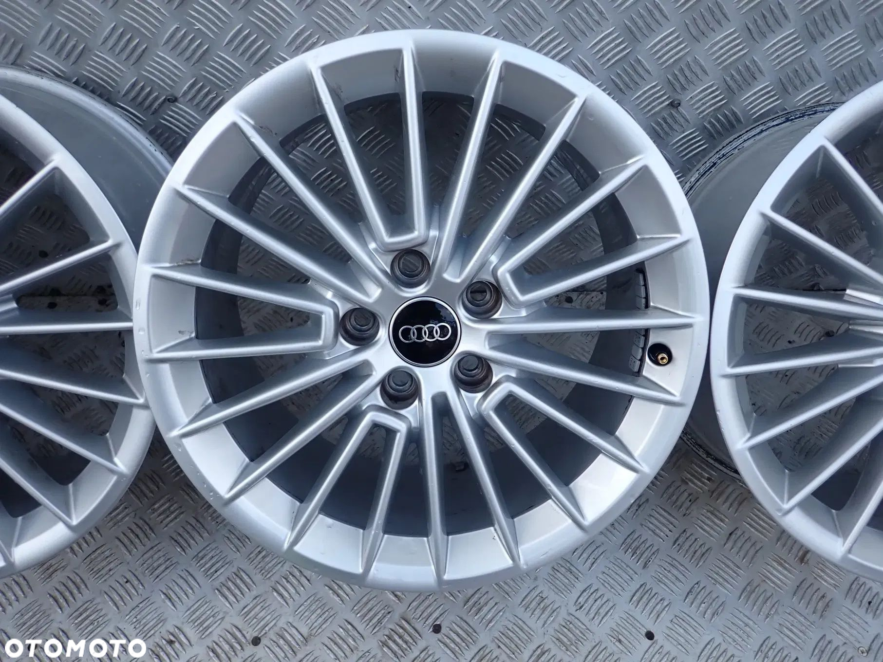 FELGI ALUMINIOWE AUDI 8x17 et 46 A3 A4 b5 b6 b7 A5 A6 A8 Q2 Q3 Q5 - 8Y0601025B - 6