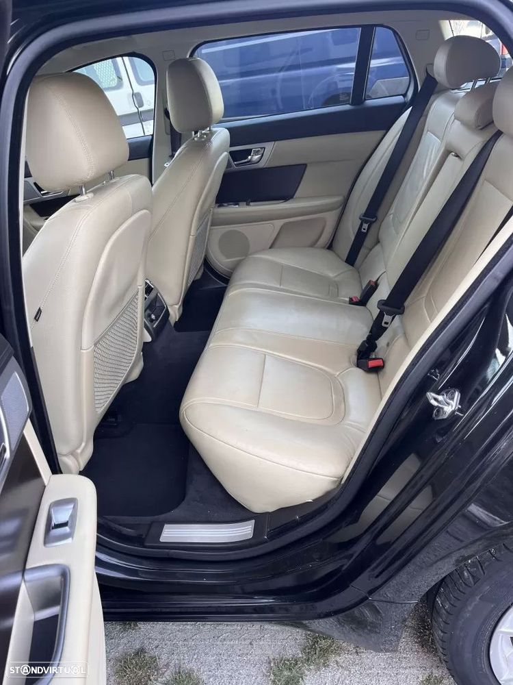 Jaguar XF Sportbrake - 13