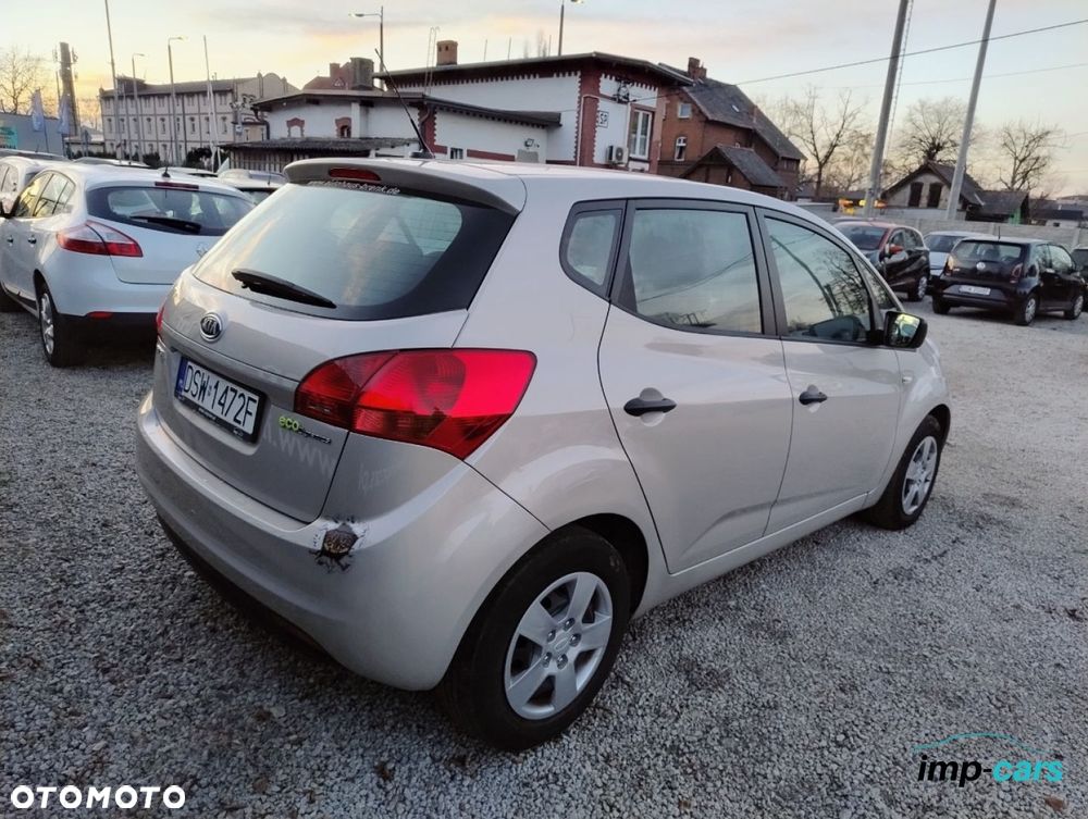 Kia Venga - 8