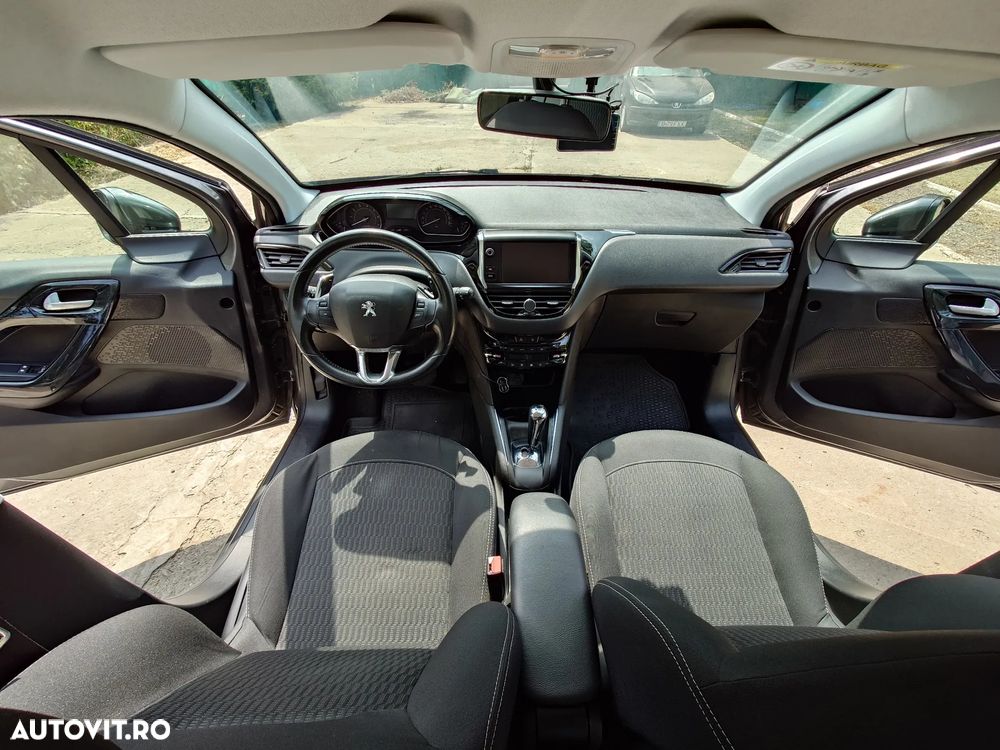Peugeot 208 - 9