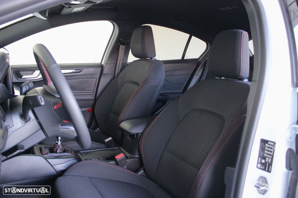 Ford Focus 1.0 EcoBoost MHEV ST-Line - 12