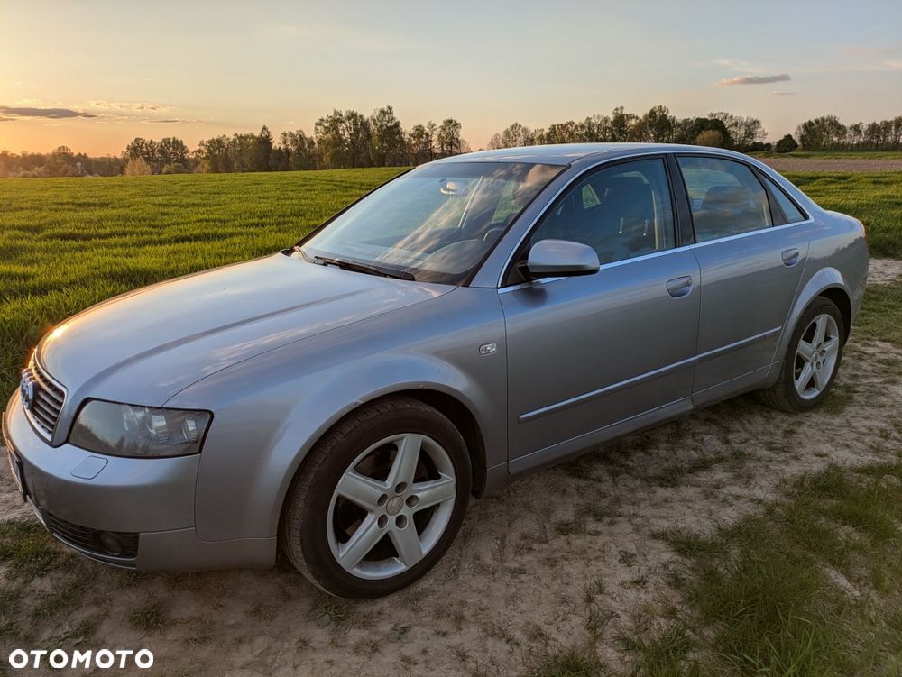 Audi A4 Limousine - 1