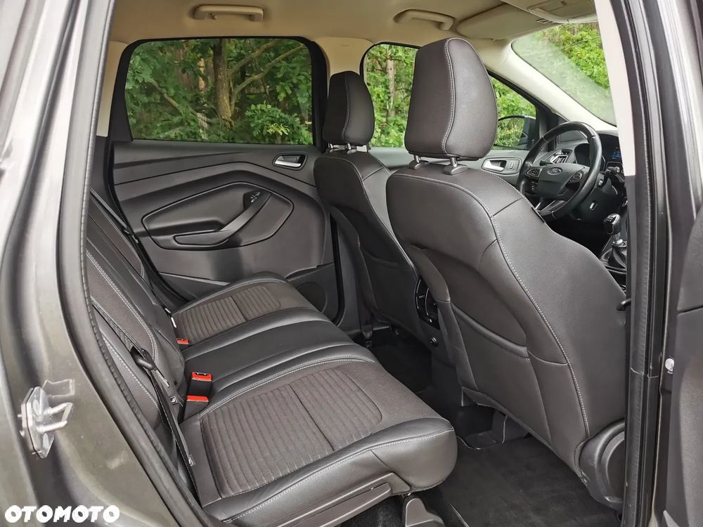 Ford Kuga 1.5 EcoBoost 2x4 Titanium - 16