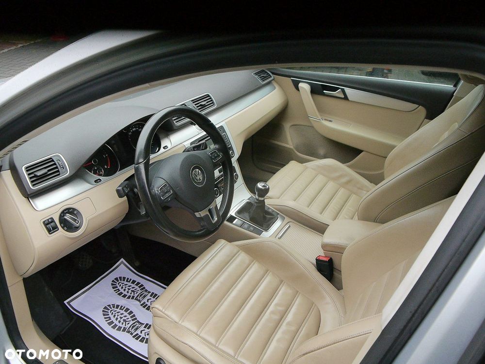 Volkswagen Passat 2.0 TDI Highline - 26