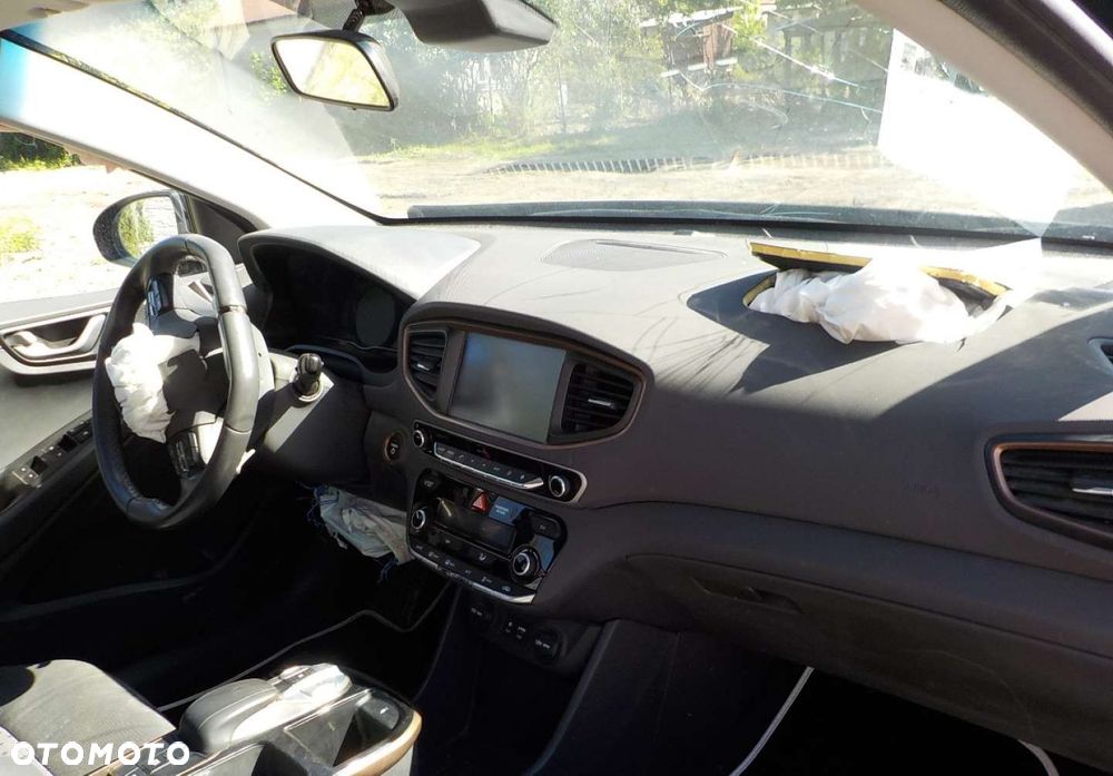 Hyundai IONIQ - 13