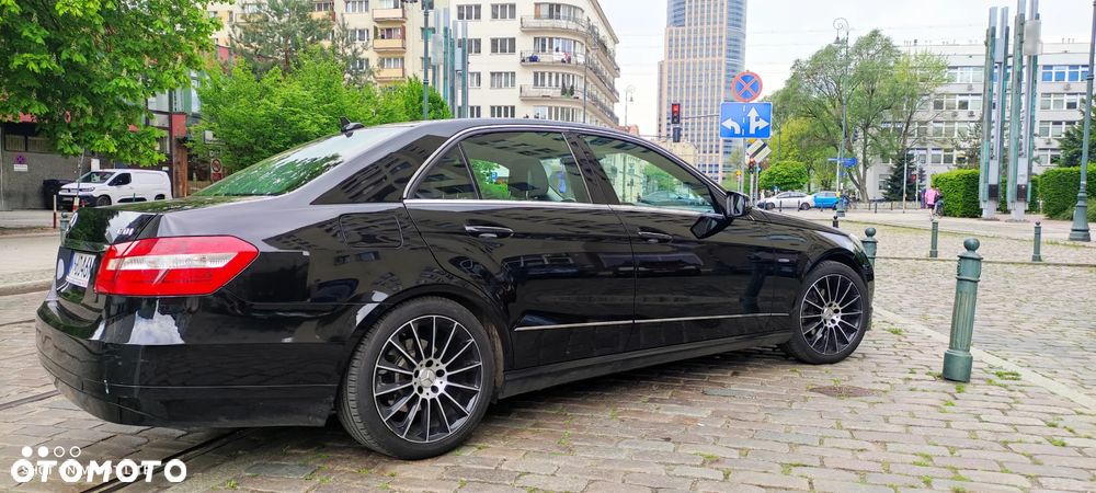 Mercedes-Benz Klasa E 220 CDI BlueEff Avantgarde - 2