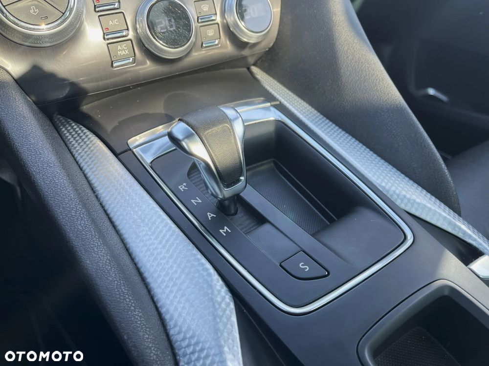 Citroën DS5 e-HDi 110 EGS6 Chic - 21