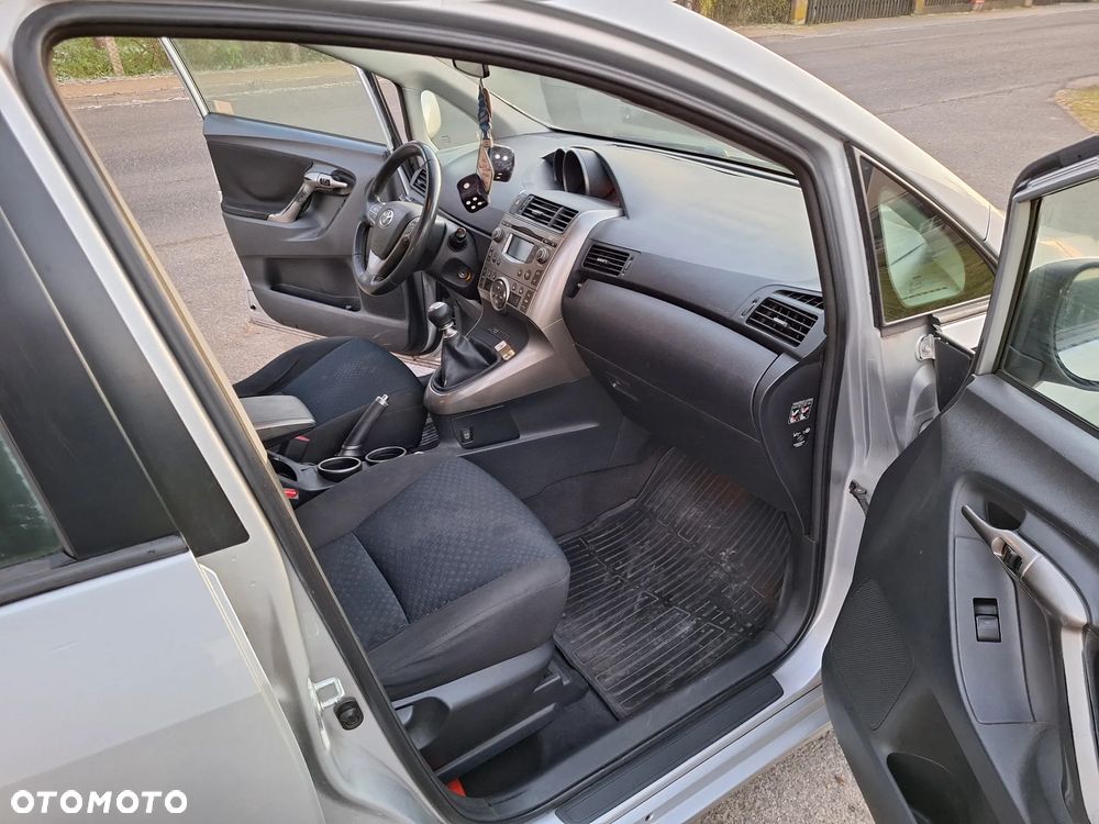 Toyota Verso 2.0 D-4D Sol 7os - 10