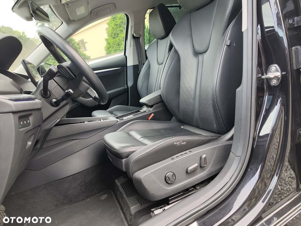Skoda Octavia 2.0 TDI Sportline Tech DSG - 8