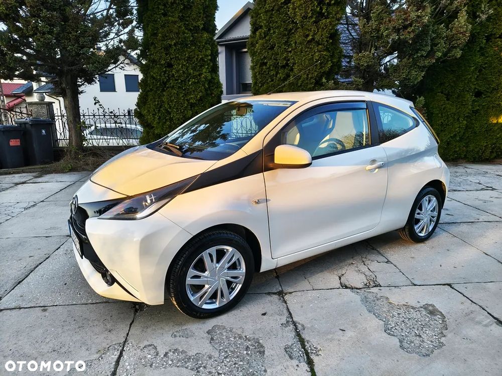 Toyota Aygo x-play touch - 1