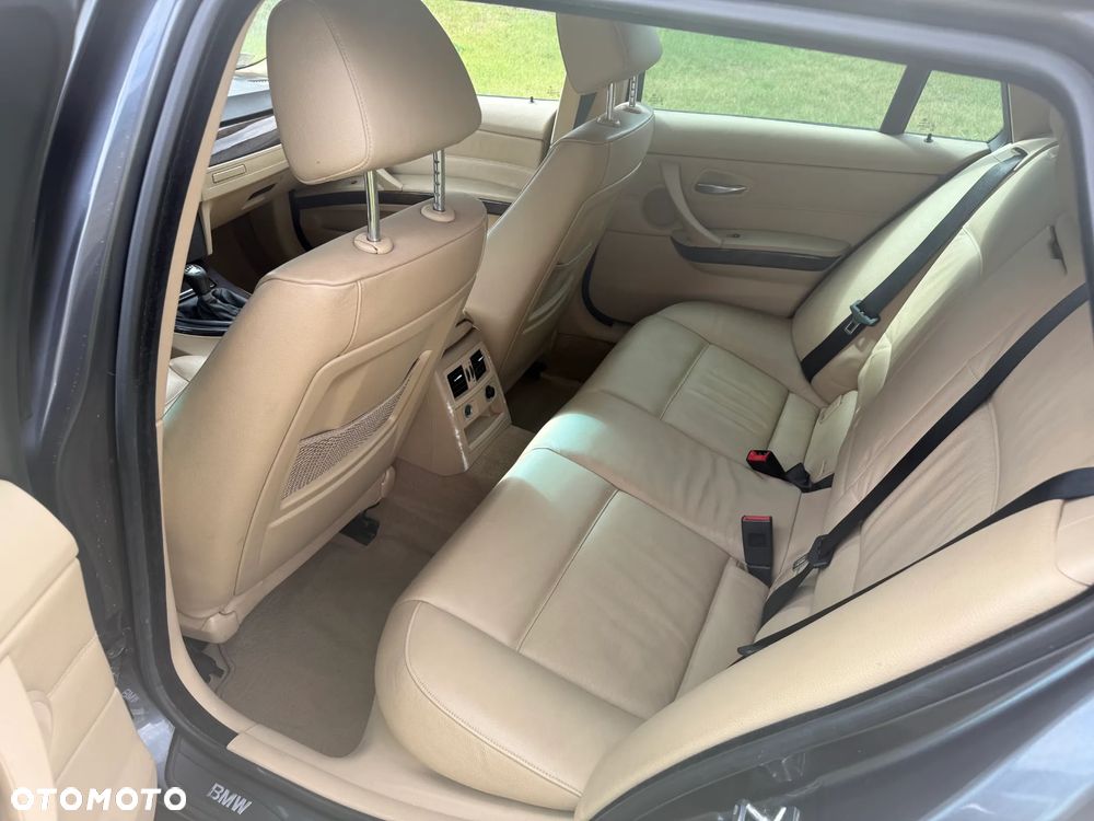 BMW Seria 3 320d - 16
