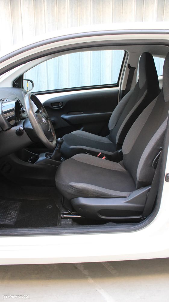 Toyota Aygo x-play - 12