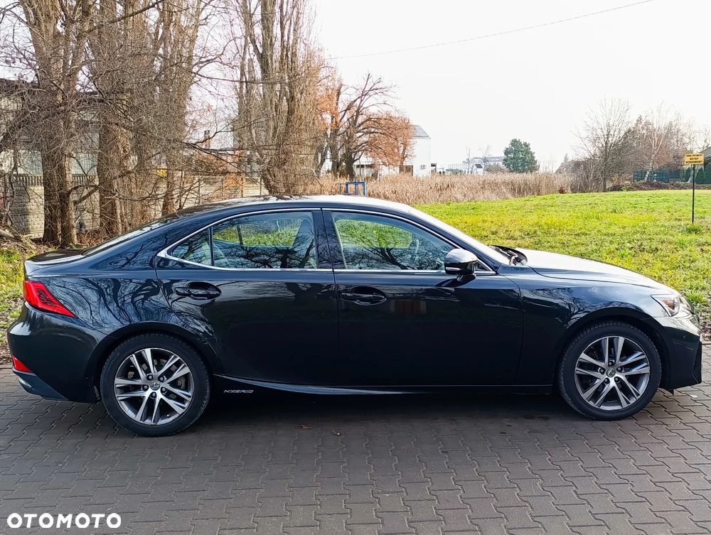 Lexus IS 300h Business Edition - 4
