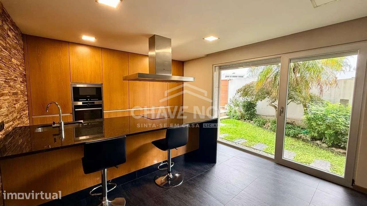 Moradia T3+1 , excelente opção para familia . Áreas amplas , Barbecue - Grande imagem: 2/31