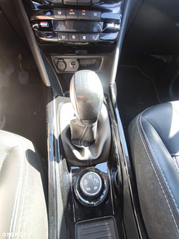 Peugeot 2008 - 8