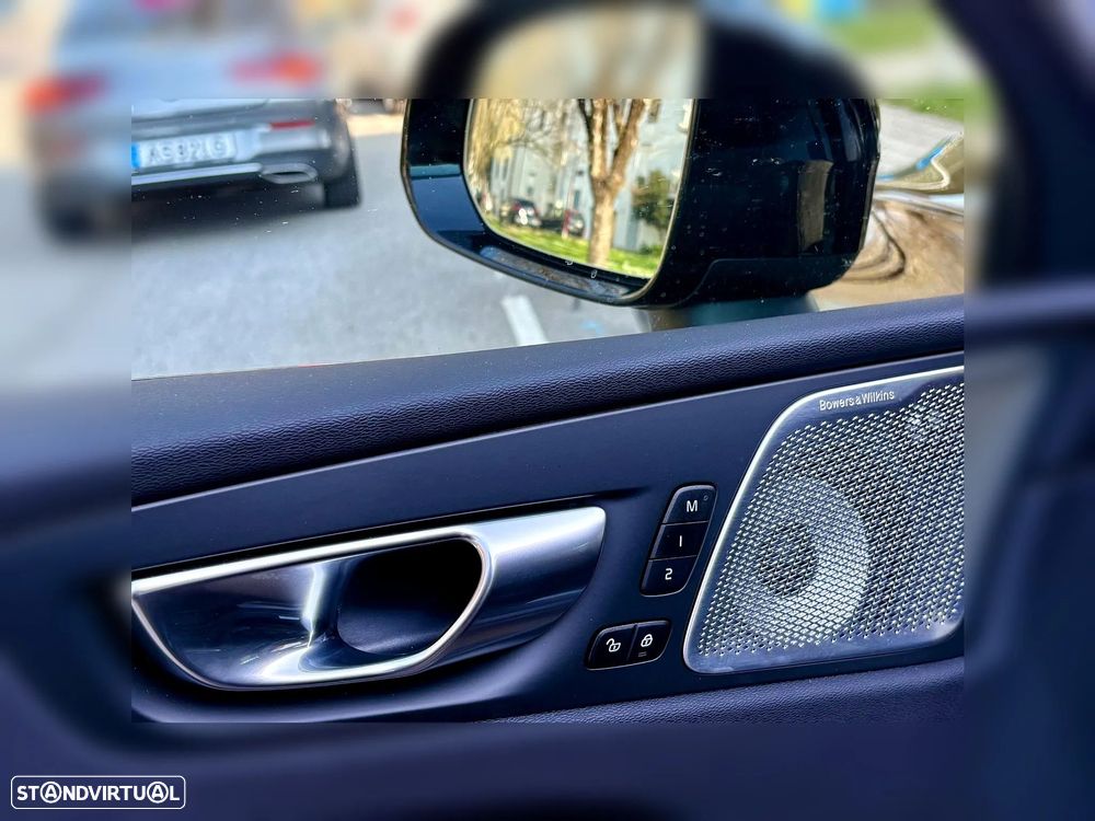 Volvo XC 60 2.0 T6 PHEV Black Edition AWD - 11
