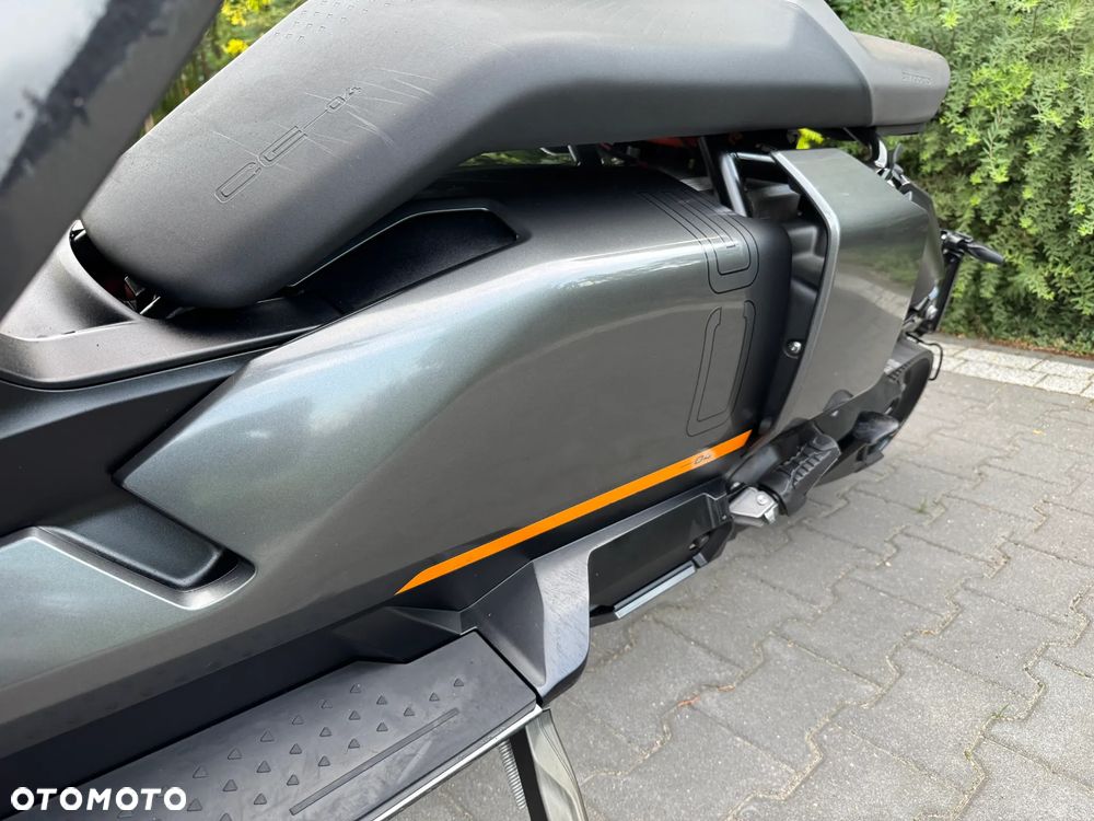 BMW CE 04 - 21