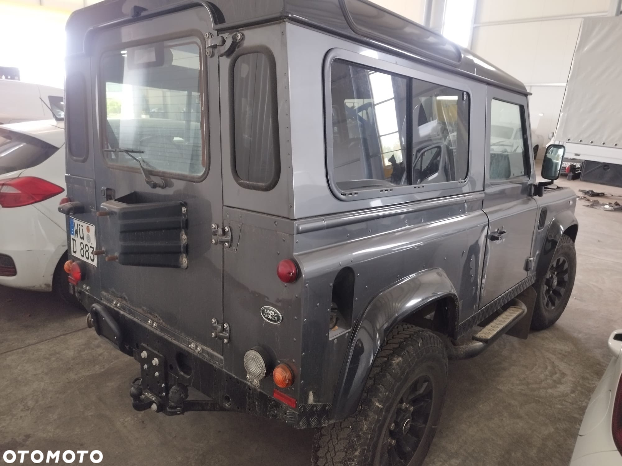 Land Rover Defender - 4