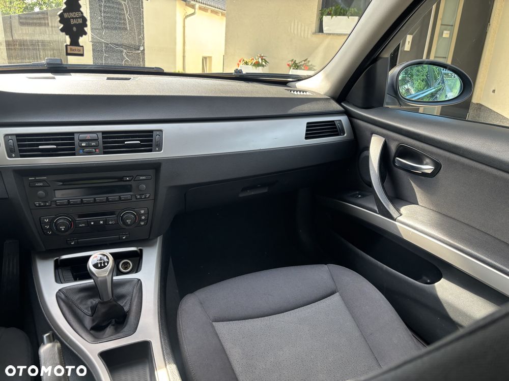 BMW Seria 3 318i - 35