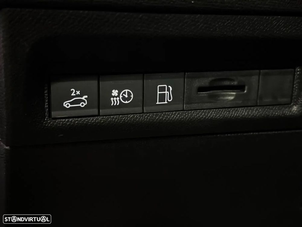 Peugeot 408 1.6 Hybrid GT e-EAT8 - 19