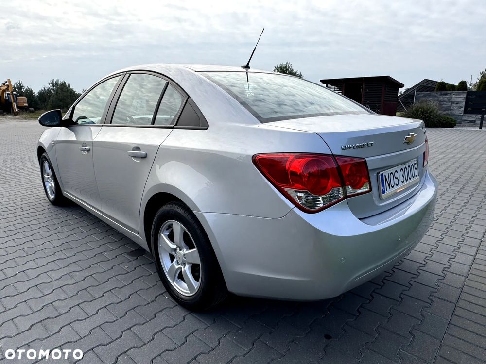 Chevrolet Cruze 1.6 Base - 15