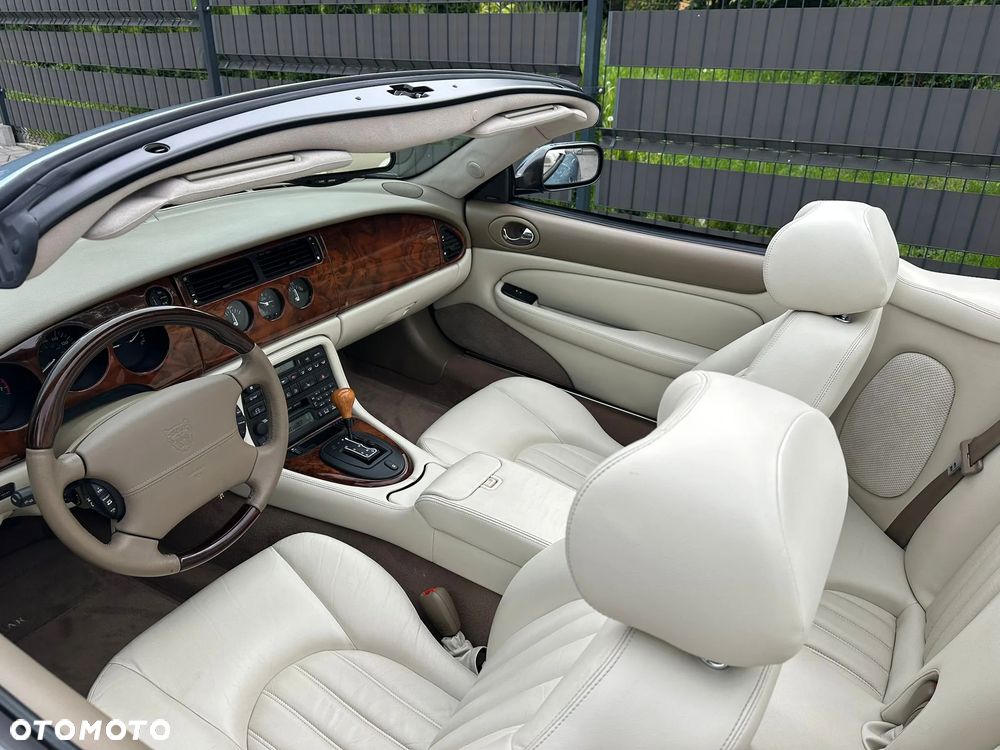 Jaguar XK8 - 26