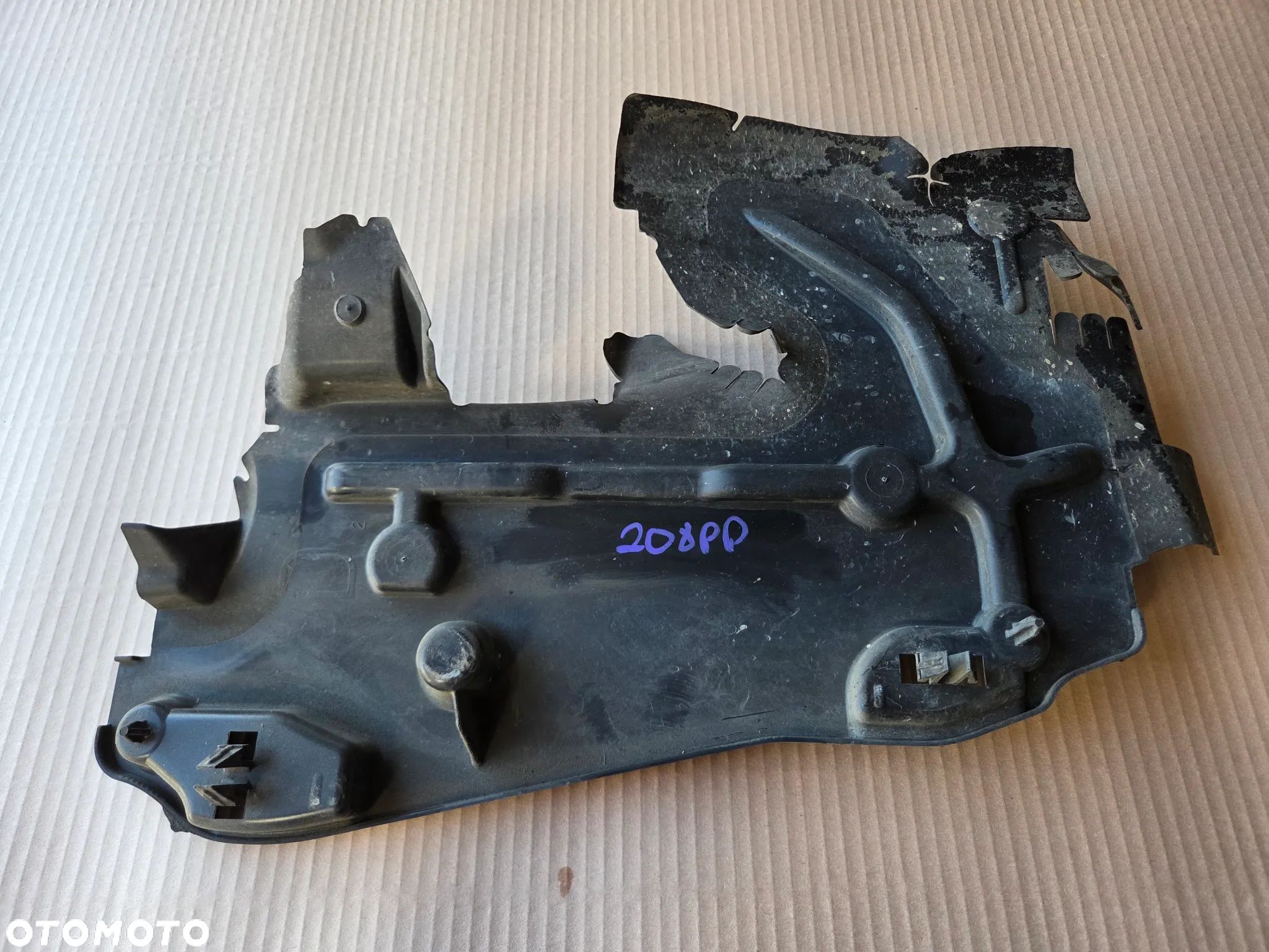Kierownica powietrza prawa Peugeot 208 I - 1