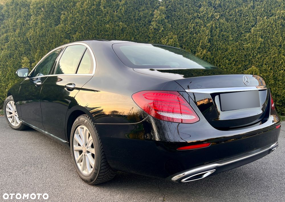 Mercedes-Benz Klasa E 220 d 4-Matic 9G-TRONIC - 12