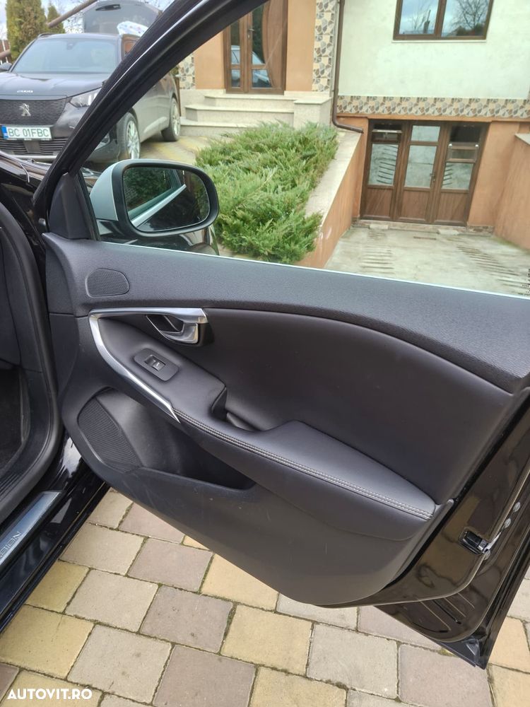 Volvo V40 T3 Geartronic RDesign - 28