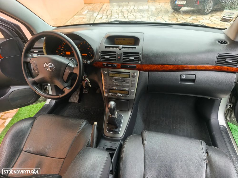Toyota Avensis S/D 1.6 Executive - 13